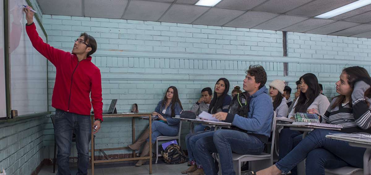 En la Universidad Central (Quito) se desarrolla un curso de nivelaci&oacute;n para quienes no accedieron a un cupo en un centro de educaci&oacute;n superior. 