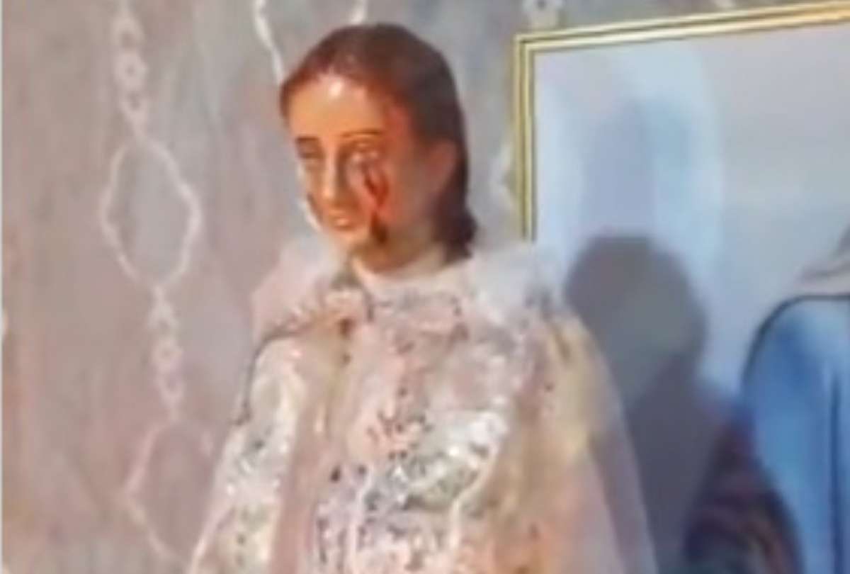 En Jipijapa, una imagen religiosa de Narcisa de Jes&uacute;s habr&iacute;a llorado sangre. 