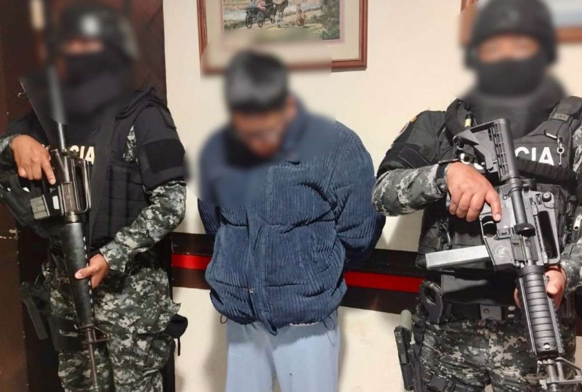 El operativo en Cuenca dejó como resultado la detención de ocho personas.