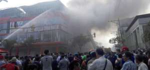 Con el pasar de los minutos, el fue baja en intensidad, gracias al actuar de los bomberos.