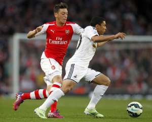 Montero destaca en la victoria del Swansea ante el Arsenal (Video)