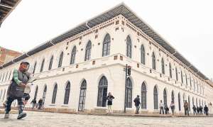 El inmueble, catalogado como patrimonial, est&aacute; ubicado en el Centro Hist&oacute;rico, entre las calles Gran Colombia y Benigno Malo. Su restauraci&oacute;n inici&oacute; en 2009. Foto: Jos&eacute; Luis Llivisaca / El Tel&eacute;grafo