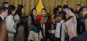 Los ni&ntilde;os llegaron al Palacio de Gobierno para entregar al presidente Len&iacute;n Moreno sus propuestas y pedirle que tome en cuenta sus opiniones.