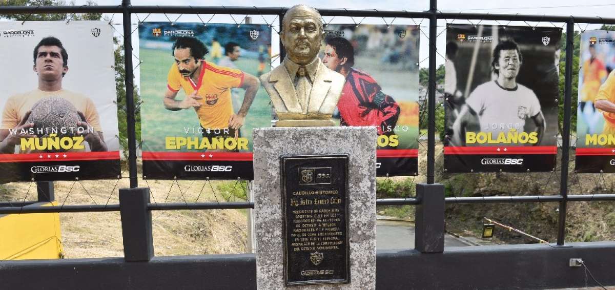 Placa en homenaje a Isidro Romero tiene faltas ortogr&aacute;ficas
