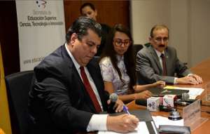 El convenio firmado entre la UCSG y la Senescyt implic&oacute; un aporte de $ 4 millones. Foto: Miguel Castro / El Tel&eacute;grafo 