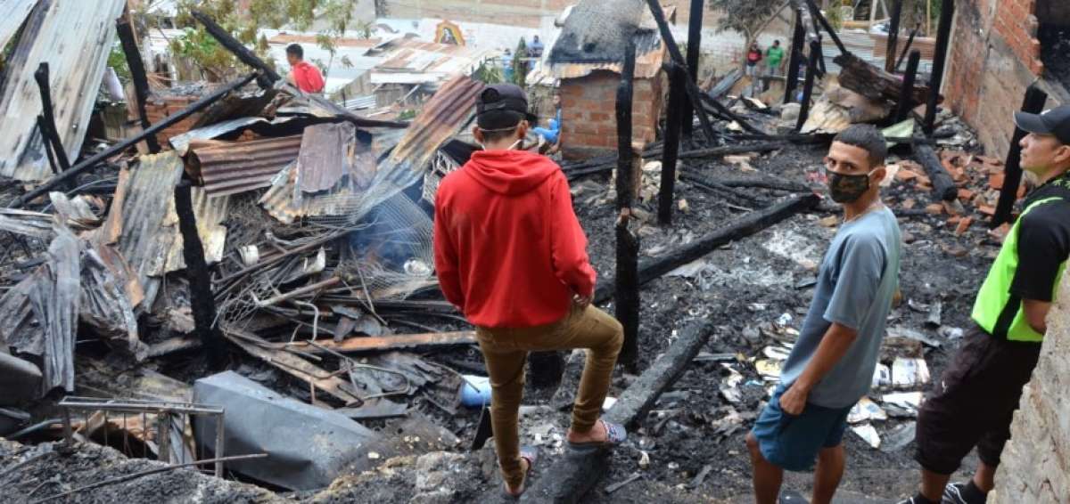 En el incendio de Portoviejo cuatro casas de construcci&oacute;n de madera se consumieron en su totalidad y siete viviendas aleda&ntilde;as resultaron con afectaciones parciales.