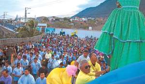 Centenares de personas de diversos puntos del pa&iacute;s, inclusive del exterior, participaron de la caminata en honor a la Virgen de Monserrat. Foto: Rodolfo P&aacute;rraga / El Tel&eacute;grafo
