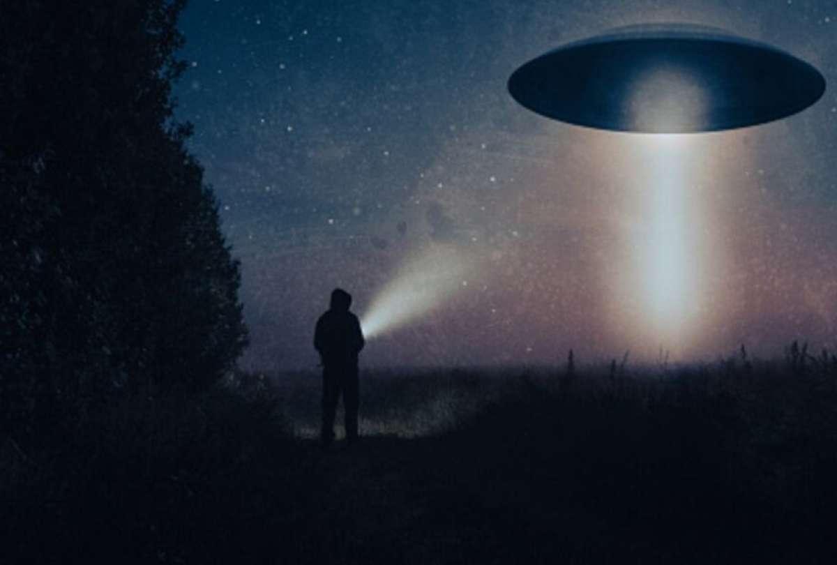 Un grupo de pescadores ecuatorianos grabaron varias luces que se movían de forma irregular sobre el océano Pacífico la noche del martes 28 de octubre de 2025. ¿Son ovnis?