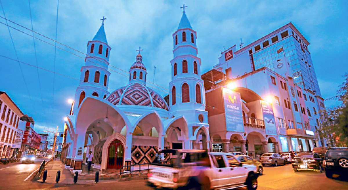 En la zona c&eacute;ntrica de Portoviejo hay una peque&ntilde;a capilla en la que decenas de personas se acercan durante el d&iacute;a a rezar. Adem&aacute;s es un sitio tur&iacute;stico de la urbe. Fotos: Rodolfo P&aacute;rraga / El Tel&eacute;grafo