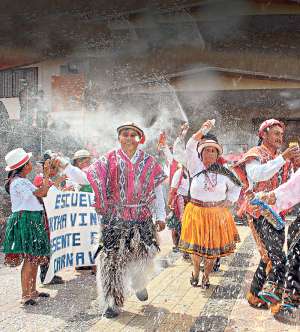 Colorido y alegr&iacute;a: derroche en carnaval (Portafolio Gr&aacute;fico)