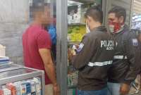 La Policía Nacional incautó siete ampollas de fentanilo en la Bahía de Guayaquil.