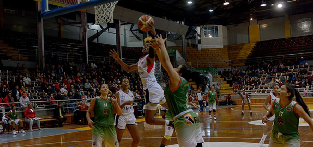 Las Leonas y el Quito empiezan hoy la final del baloncesto femenil