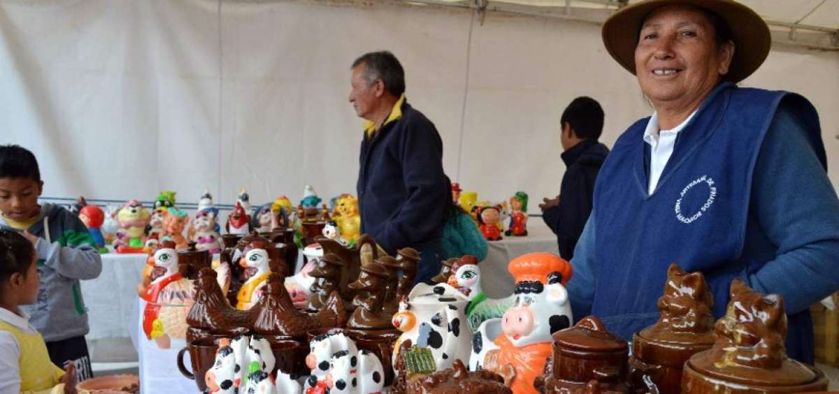 Los artesanos recorren la zona con sus productos y en diversas ferias populares llaman la atenci&oacute;n.