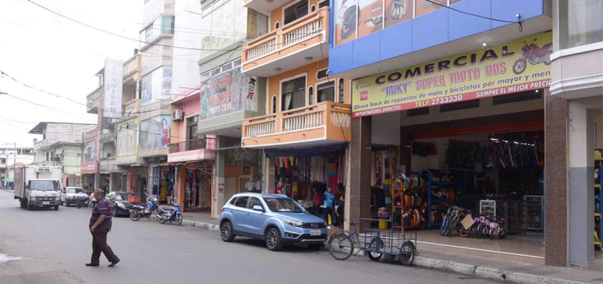 Los locales comerciales abren las puertas a diario, pero los agricultores (principales compradores) dejaron de comprar por el bajo precio del arroz.