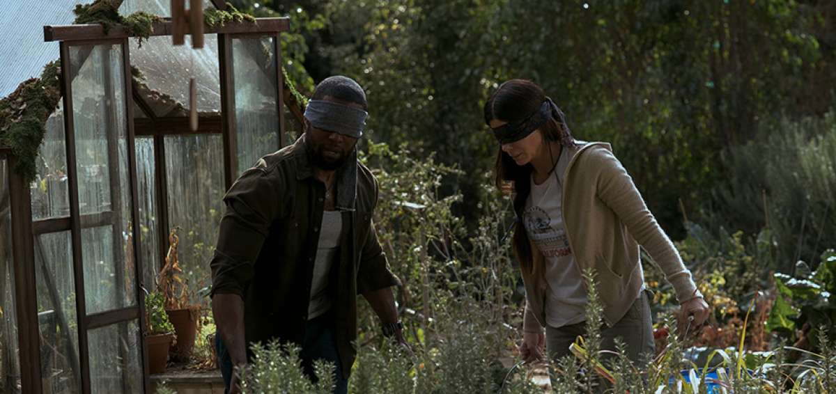 Sandra Bullock (derecha) es la protagonista de la pol&eacute;mica cinta, que tambi&eacute;n ha sido criticada por usar im&aacute;genes de una desgracia real.