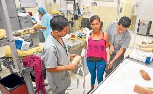 Luego del ataque, a J&eacute;ssica Ruiz le fueron donadas dos pr&oacute;tesis que le ayudaron a seguir con su vida. La mujer es un ejemplo de valent&iacute;a. Foto: William Orellana.