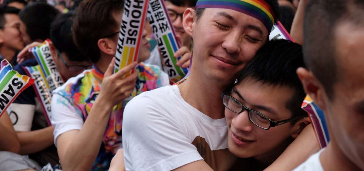 Los activistas y parejas del mismo sexo celebran la decisi&oacute;n de la Corte Constitucional. El pa&iacute;s se convertir&iacute;a en el primero de Asia en permitir estas uniones.   