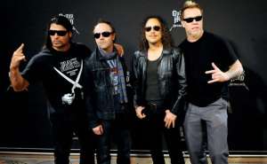 Metallica quiere tel&eacute;fono e internet en su camerino