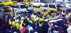 Las im&aacute;genes del enfrentamiento entre gentes de la AMT y polic&iacute;as se viraliz&oacute; en las redes. 