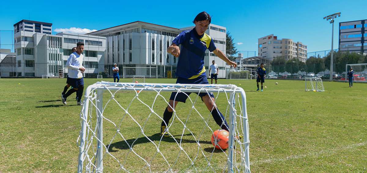 La selecci&oacute;n de Ecuador trabaj&oacute; en cuatro microciclos para designar a los jugadores que estar&aacute;n en el torneo continental, que empezar&aacute; este s&aacute;bado.