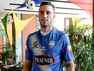 Emanuel Herrera llega en lugar del delantero Denis Stracqualursi quien no pudo acordar su continuidad con el club el&eacute;ctrico. Foto: Lilybeth Coloma/El Tel&eacute;grafo