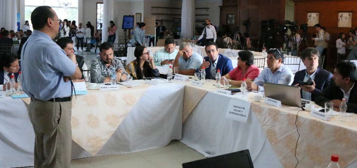 Ejecutivo plantea nueva mesa para seguir el di&aacute;logo con el sector privado