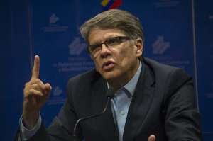 El canciller subrogante coment&oacute; que estaba entre sus planes regresar al pa&iacute;s. Foto: Fernando Sandoval / EL TEL&Eacute;GRAFO