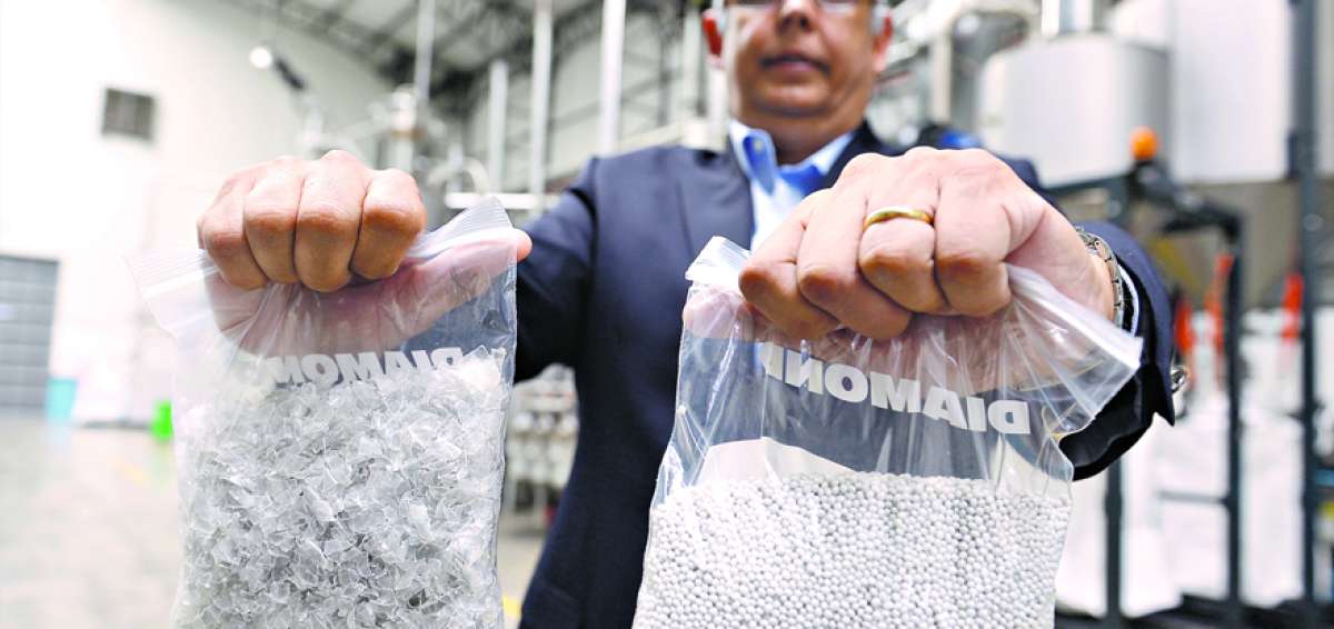 El pl&aacute;stico tipo PET es exportado en forma de hojuelas. Tambi&eacute;n, luego de un proceso, aquel es transformado en resina grado alimenticio para el mercado local.