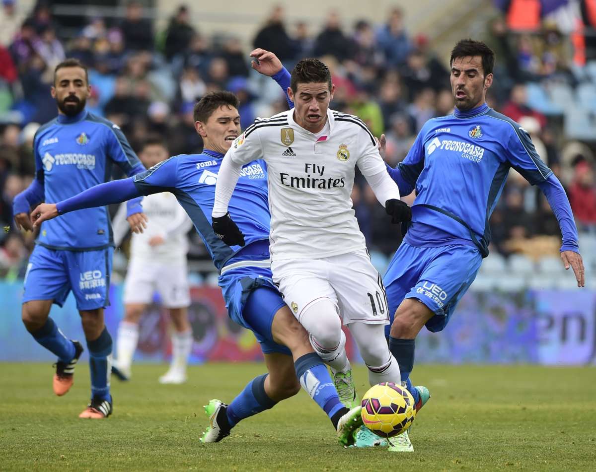 James Rodr&iacute;guez (c.) es una de las figuras del Real Madrid en la actual temporada. Foto: AFP