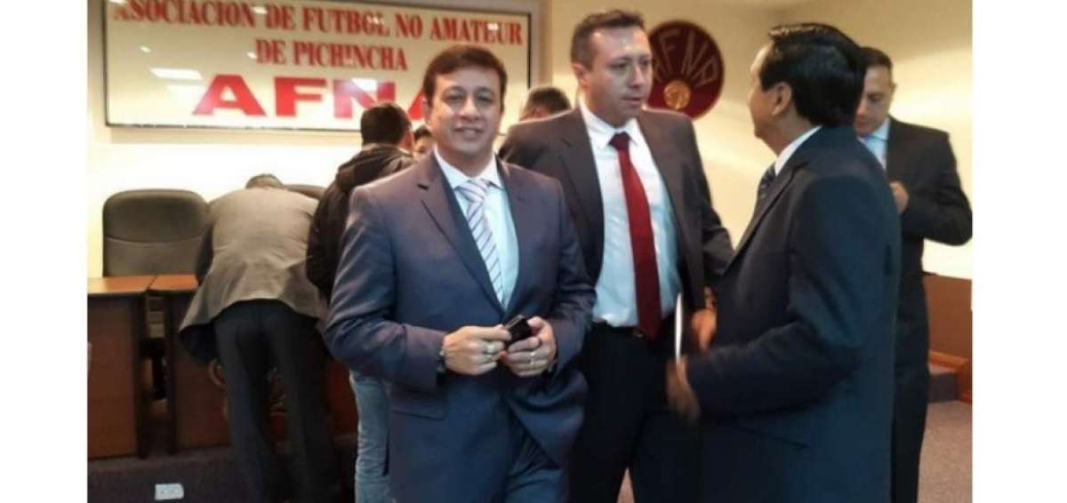 Freddy Mayorga (c) ser&iacute;a el &uacute;nico candidato para presidir a Deportivo Quito