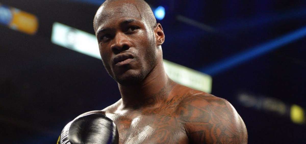 Wilder retiene corona peso pesado