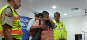 C&eacute;sar se extravi&oacute; cuando ten&iacute;a tres a&ntilde;os y fue adoptado por una pareja de franceses. El martes, como Antoine, se reencontr&oacute; con su madre biol&oacute;gica.