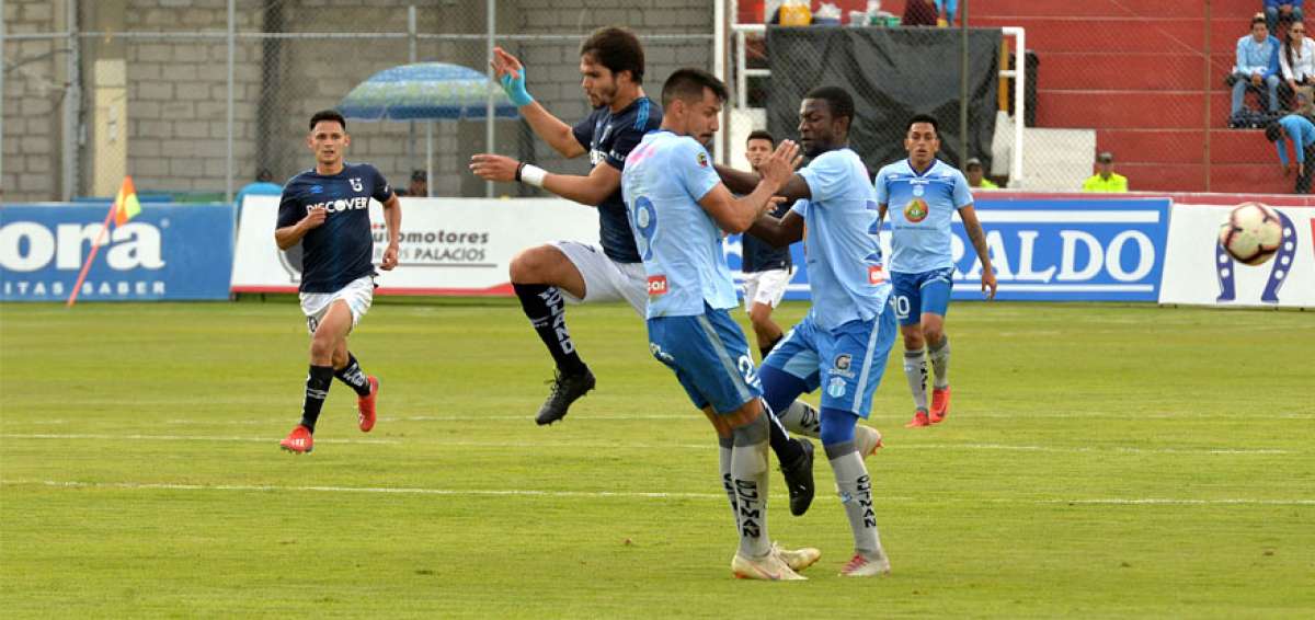 Macar&aacute;, en un juego ante Universidad Cat&oacute;lica en el estadio Bellavista de Ambato. Este 2019, como locales, los &ldquo;celestes&rdquo; se mantienen invictos.