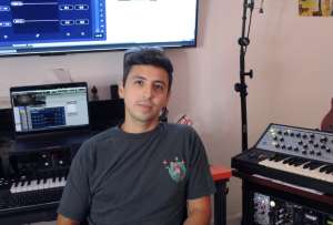 Santiago Borja, productor ecuatoriano brilla en el Latin Grammy.