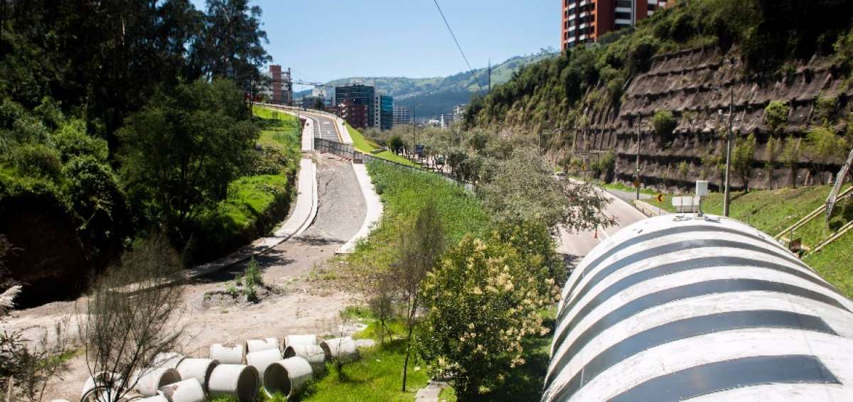 Los cambios introducidos en el proyecto por la presi&oacute;n social han retrasado el cumplimiento del cronograma.