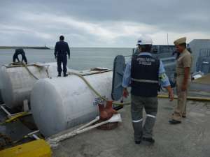 Pescadores donan 6 mil galones de agua a Tumaco