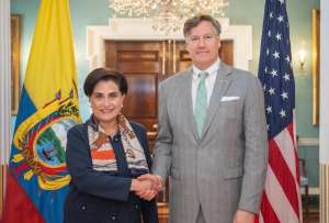 La canciller Gabriela Sommerfeld y el subsecretario Christopher Landau suscribieron el memorando sobre cooperaci&oacute;n nuclear civil en Washington.