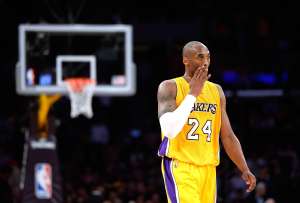Kobe Bryant no puede jugar partidos completos debido a sus continuas lesiones. Foto: AFP