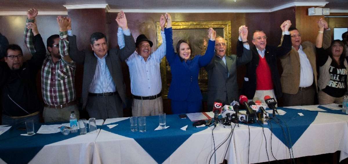 L&iacute;deres sindicalistas y pol&iacute;ticos acompa&ntilde;aron a la presentaci&oacute;n de Bustamante como binomio del general.