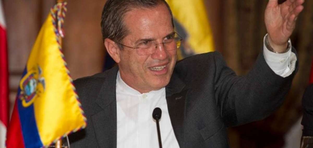 El ministro inform&oacute; que ayer mantuvo una reuni&oacute;n con miembros del Comando Conjunto de las Fuerzas Armadas.