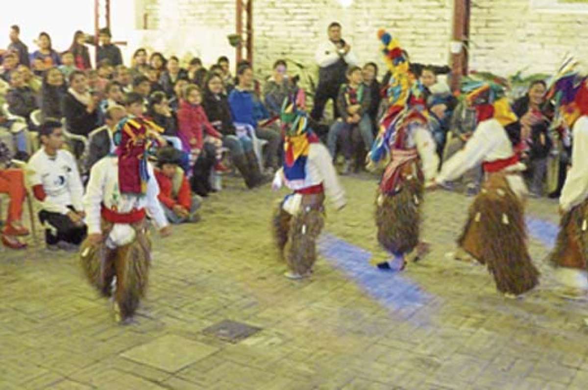 Los ni&ntilde;os y adolescentes participan en talleres para aprender sobre danza y m&uacute;sica, pero tambi&eacute;n se benefician con charlas espirituales diarias. Foto: Silvia Osorio/ para El Tel&eacute;grafo