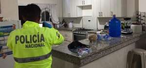 Agentes de Criminal&iacute;stica recabaron evidencias en la vivienda donde habitaba Andrea Pedraza.