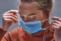 Expertos insisten con el uso de la mascarilla tras dos años de pandemia