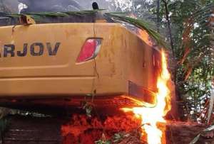 El operativo contra la miner&iacute;a ilegal permiti&oacute; inutilizar una excavadora en la Amazon&iacute;a ecuatoriana.