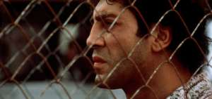 Javier Bardem interpreta al escritor peruano Reinaldo Arenas en Before Night Falls. El actor espa&ntilde;ol fue nominado a los Premios &Oacute;scar como Mejor actor.