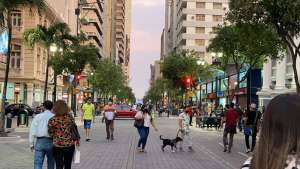 Avenida Nueve de Octubre se convierte en peatonal los fines de semana