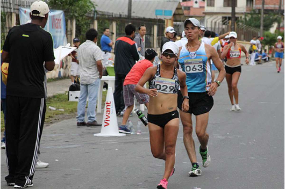 Paola P&eacute;rez (c) gan&oacute; el oro en los 20 kil&oacute;metros femeninos. La azuaya clasific&oacute; a la Copa Panamericana. Foto: Cortes&Iacute;a Manuel Lima / FEA