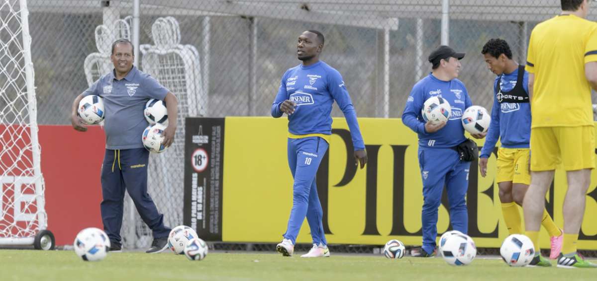 Walter Ayov&iacute; se lesiona y es duda para jugar con la &lsquo;Tri&rsquo;