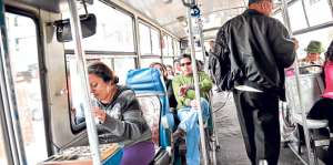 En la ciudad circulan 62 cooperativas urbanas. Las calles de la ciudad son recorridas por m&aacute;s de 2 mil buses. Foto: Santiago Aguirre / El Tel&eacute;grafo