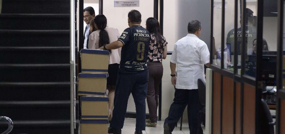 Cuatro cajas con documentos de casos reportados en la Zona 8: Guayaquil, Dur&aacute;n y Samborond&oacute;n ingresaron a la Fiscal&iacute;a en Guayas.